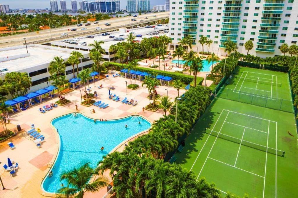 Beautiful And Big Apartment By The Beach Sunny Isles Beach Exterior photo