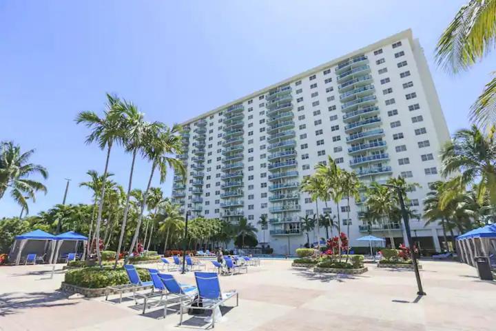 Beautiful And Big Apartment By The Beach Sunny Isles Beach Exterior photo