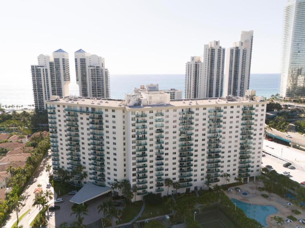 Beautiful And Big Apartment By The Beach Sunny Isles Beach Exterior photo