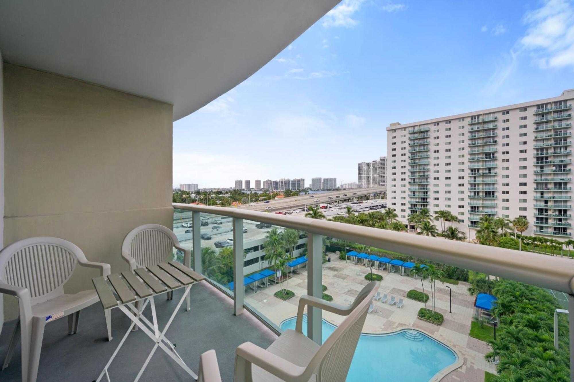 Beautiful And Big Apartment By The Beach Sunny Isles Beach Exterior photo